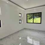 Majestuosa residencia de tres niveles con amplio solar ir al jardín privado