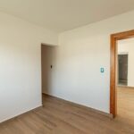 Casa moderna con diseño abierto y espacios iluminados