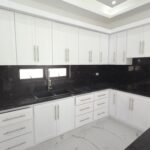 Majestuosa residencia de tres niveles con amplio solar ir al jardín privado