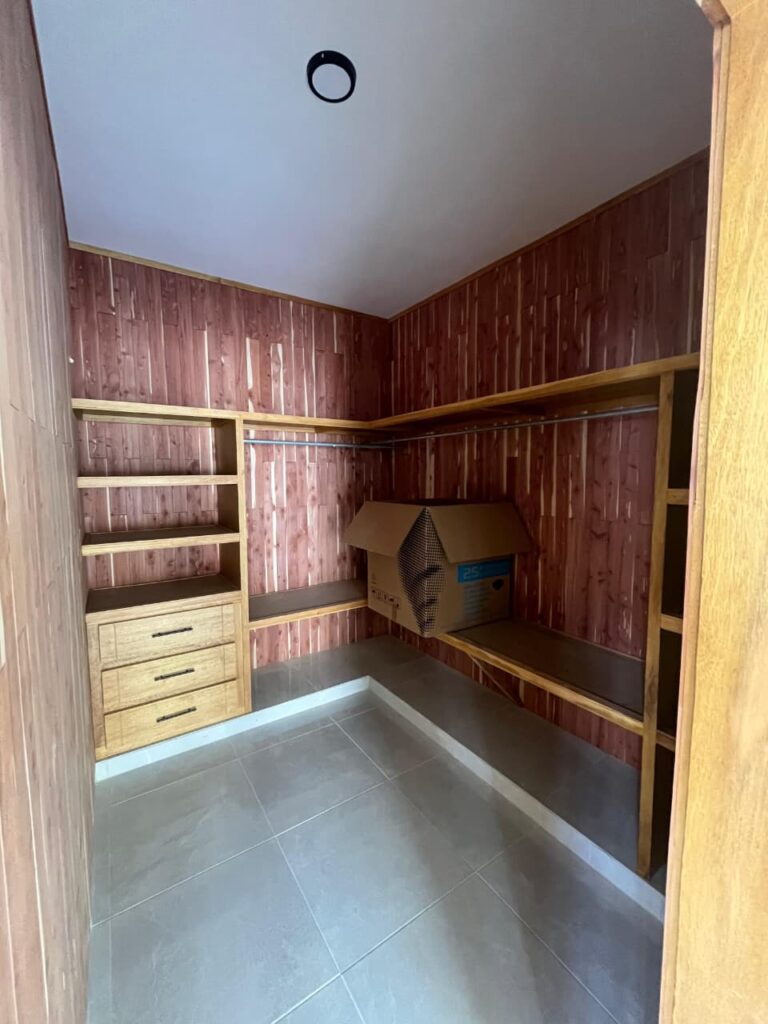Exclusiva casa con acabado en porcelanato y cocina alta gama