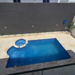 Majestuosa residencia de tres niveles con amplio solar ir al jardín privado