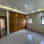 Exclusiva casa con acabado en porcelanato y cocina alta gama