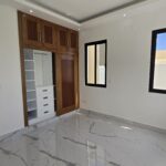 Majestuosa residencia de tres niveles con amplio solar ir al jardín privado
