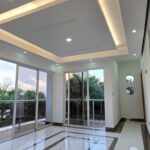 Casa moderna con diseño abierto y espacios iluminados