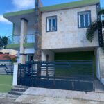 Refugio de ensueño con jardines y espacios abiertos