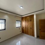 Exclusiva casa con acabado en porcelanato y cocina alta gama