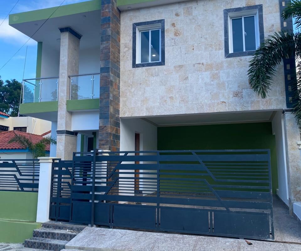 Refugio de ensueño con jardines y espacios abiertos