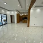 Estancia elegante con brisa serena y ambiente natural