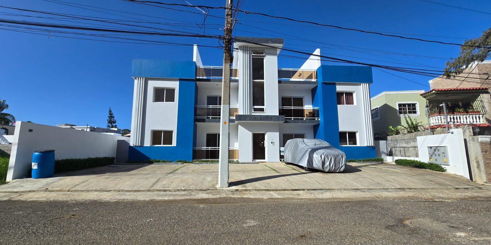 Casa de diseño actual con ambiente fresco elegante