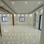 Estancia elegante con brisa serena y ambiente natural