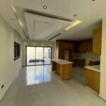 Exclusiva casa con acabado en porcelanato y cocina alta gama
