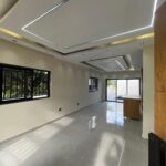 Exclusiva casa con acabado en porcelanato y cocina alta gama
